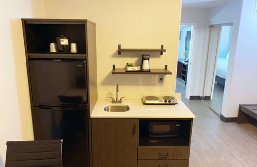 Hobbs Hotel | Hawthorn Extended Stay by Wyndham Hobbs