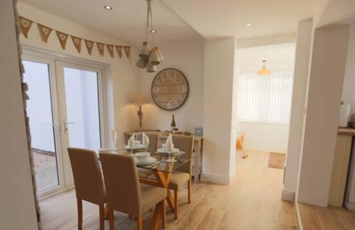 Blacon House | Hawthorn House, Cosy 2 Bed Near Chester City Center & Zoo
