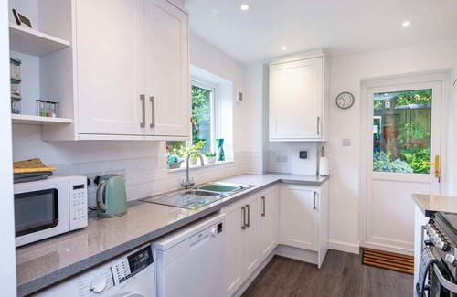 Bradley Stoke House | Hawthorn View: Bristol Large House StayStaycations