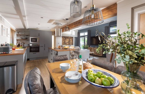 Lifton House | Hawthorne Lodge, 15 Roadford Lake Lodges