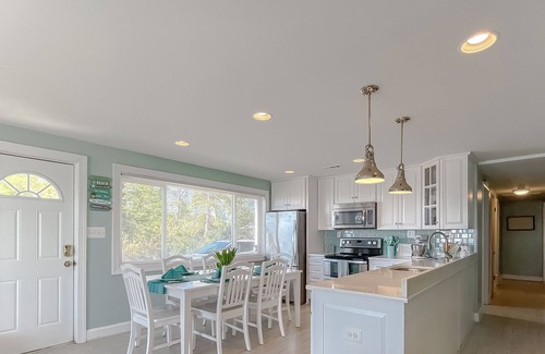 Point Lookout Cottage | Hays Beach House - Hot Tub - Private Beach