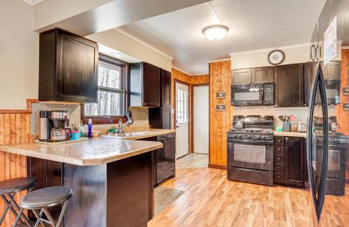 Hayward House | Hayward Home with Private Deck, Fire Pit and Kayak!