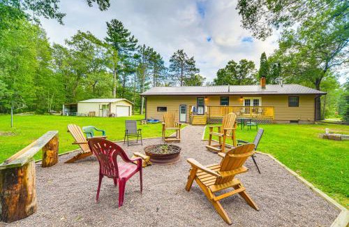 Hayward House | Hayward Home with Private Deck, Fire Pit and Kayak!