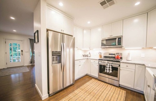 Hacienda House | Hazels Hideaway: Hot Tub | Redwoods | Bonus Room!