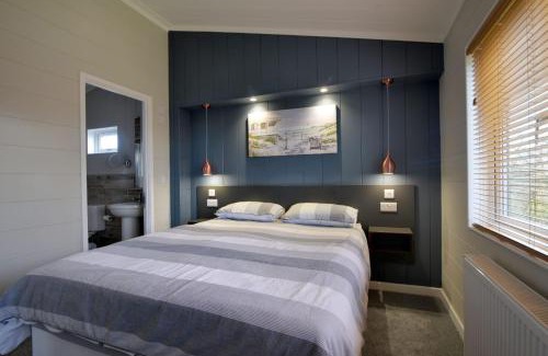 Combpyne House | Hazelwood 4 Pinewood Retreat