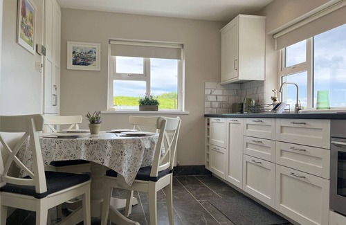 Doolin Cottage | Hazelwood Cottage - a bungalow that sleeps 5 guests in 3 bedrooms