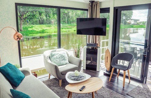 Bad Bederkesa Boat Rental | HB 7 - Hausboot Bad Bederkesa