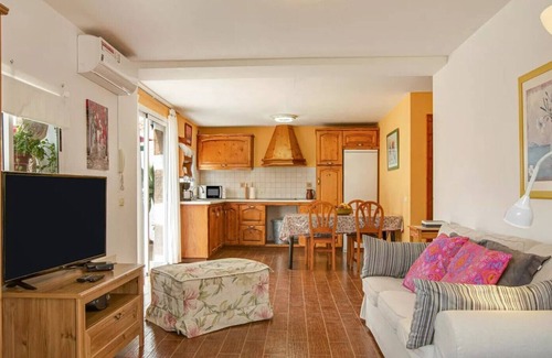 Santa Lucia House | HC Santa Lucia Beautiful Views Wifi air Conditioning Solarium Terra Pool.