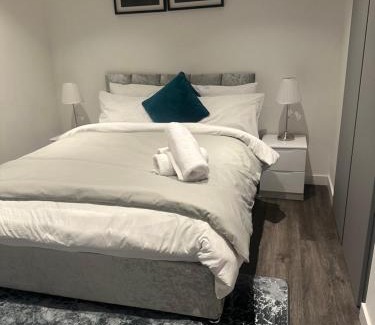 Abbey Wood Apartment | HE Luxury