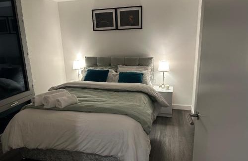 Abbey Wood Apartment | HE Luxury