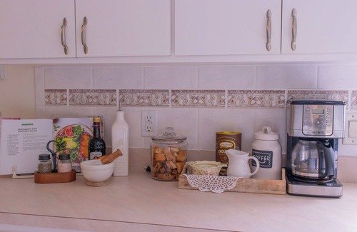 Interchange Square House | Healthy Haven 2 br Home in lovely Palm Bay with WiFi, AC