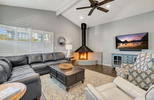 Corona del Mar House | Heart of Corona Del Mar 10 minute walk to beach steps to downtown