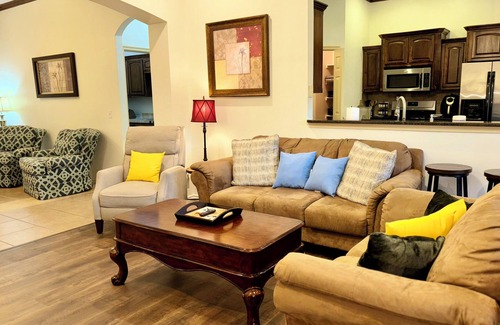 Edmond House | Heart of Edmond Retreat - 3bed 2bath