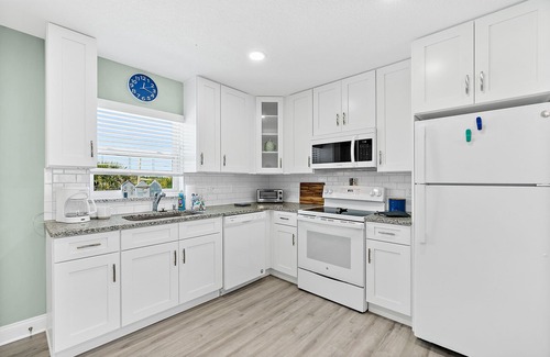 Flagler Beach Condo | Heart of Flagler Beach-1 Blk 2 Beach-Pets Permitted-Walk EVERYWHERE!