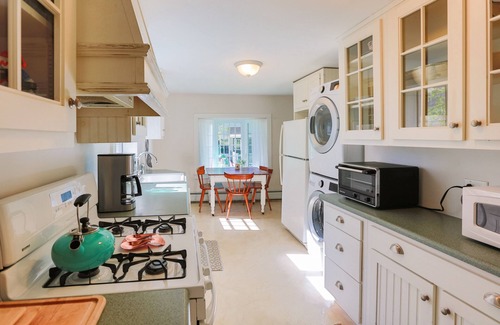 Lenox House | Heart of Lenox Walk to Town Cozy Cottage!