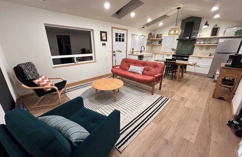 Monument Cottage | Heart of Monument - Cottage with WiFi access