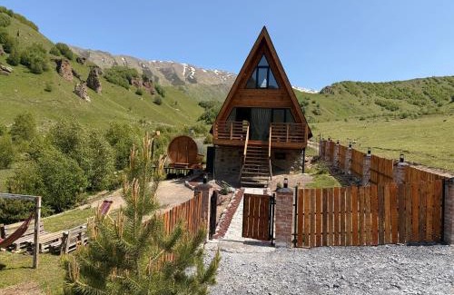 Kazbegi Apartment | Heart of Mountains Escape