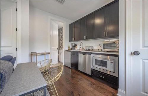 Courier City - Oscawana Apartment | Heart of SOHO. Minutes to Downtown/Stadium 2