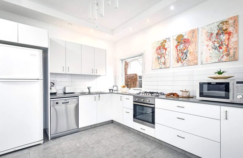 Tel Aviv City Center Apartment | Heart of Tel-Aviv Spacious Stay by Sea N' Rent