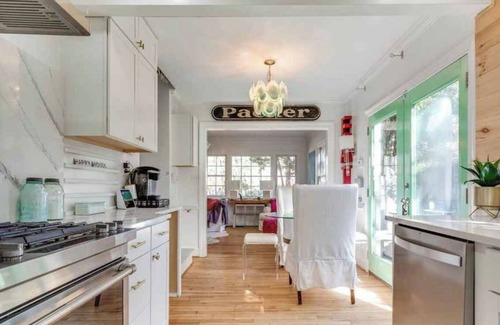 University Park House | Heart Of The City ❤️ Hot tub, ITB, NC State Cameron Village