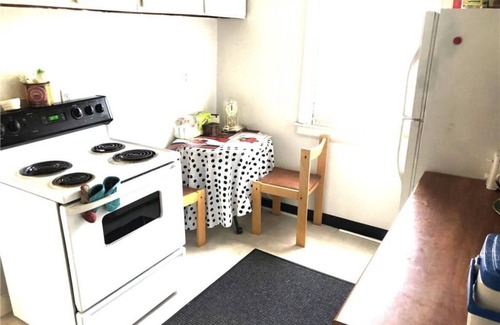 Waterbury Apartment | Heart of Waterbury. Spacious. New. Office. Parking.