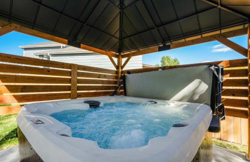 Stetson Hills House | Hearth Haven - Hot Tub BBQ Large Groups