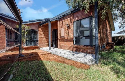 Safety Beach House | Hearthstone Haven - Spacious Beachside Group Getaway