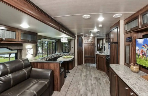 Manchaca House | ⛱ Heartland North Trail 31' RV