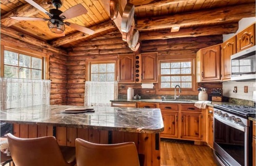 Hunter Cabin | Heartwood Lodge: Large Group Catskills Getaway