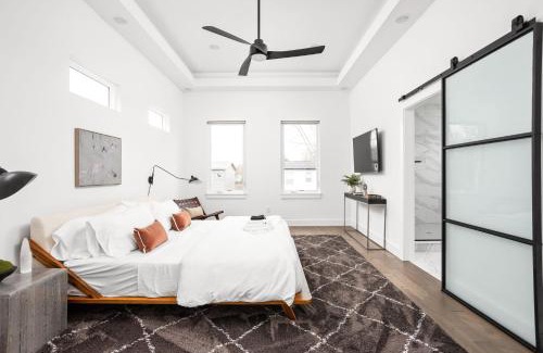 Fountain Square House | Heated Pool-Chefs Kitchen-Hot Tub-EV Charging-BBQ