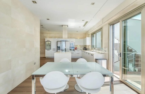 San Eugenio Villa | Heated Pool, Elevator, Gym, Sauna, Jacuzzi, Air Con - ALL included in the price