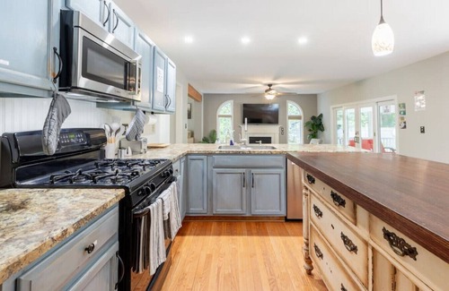 Dennisville House | [Heated*] Pool & Golf Retreat by Avalon/Cape may/Sea Isle