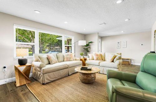 Clearwater House | Heated Pool Hot tub Clearwater & Dunedin Pet Friendly