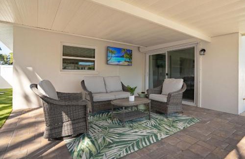 Clearwater House | Heated Pool Hot tub Clearwater & Dunedin Pet Friendly