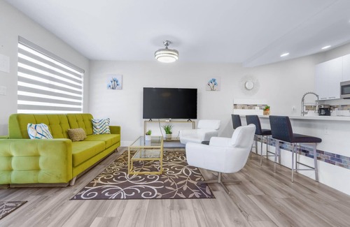 Coral Ridge Apartment | Heated Pool + Outdoor Patio + 3MI to Beach!