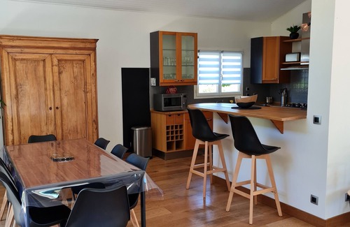 Biganos Villa | Heated swimming pool 4-star tourist accommodation 10mns walk from port Biganos