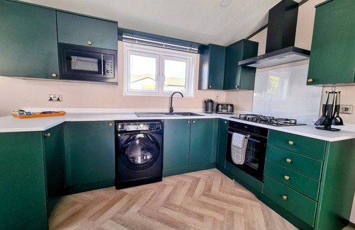 Woodhall Spa Cabin | Heather William Lodge in Woodhall Spa. Perfect for Couples, Families, and Pets!