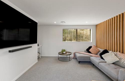 Lower Shotover House | Heaven on Noble - Luxury Family Home - Swimming Pool