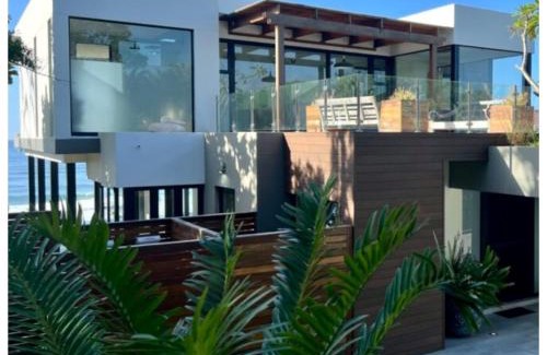 Trafalgar Villa | Heaven's Door