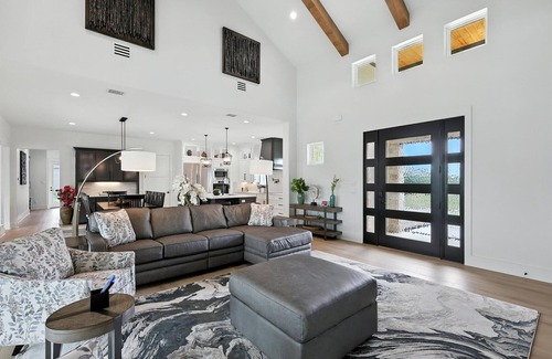 Gainesville House | Heavenly Retreat – 5BD/5.5BA of Waterfront Living