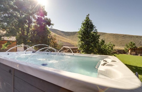 Charleston House | Heber City Home Private Yard and Hot Tub!