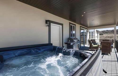 Heber House | Heber Valley Gem Hot Tub Games Fire Place