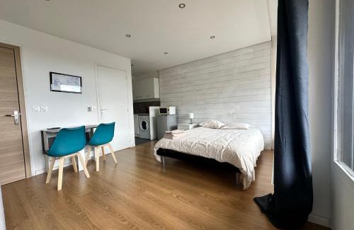 Gex Apartment | HeberGeneve : Balcon sur le Jura