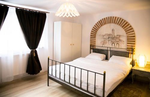 Three Oaks Apartment | Hegel Apartment