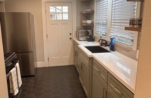 Greater Heights House | Heights Haven - A Charming bungalow in the fabulous Houston Heights neighborhood