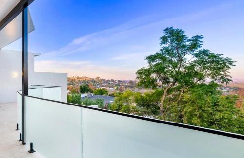 Kooringal House | Heights of Luxury - Elite Contemporary Entertainer