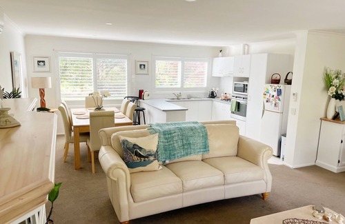 Tyabb Cottage | Helen's Cottage, for a serene and peaceful getaway