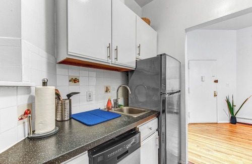 Greenwich Village Apartment | Hell's Kitchen Cozy 2BR Retreat