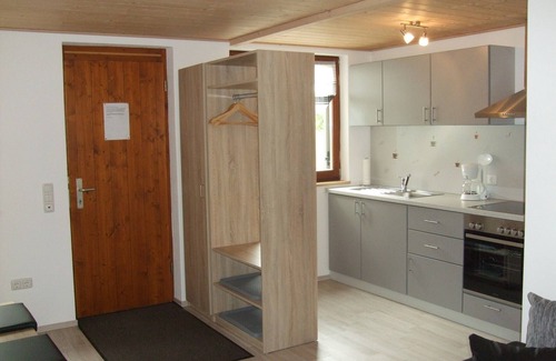 Stadtlauringen Apartment | Helle Ferienwohnung (60qm) mit Terrasse und großer Wiese