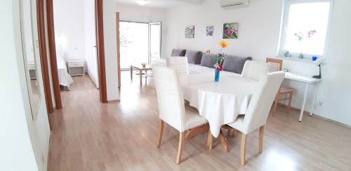 Selce Apartment | Helle Wohnung In Selce Mit Terrasse